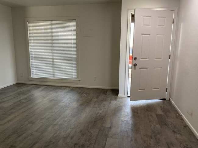 Building Photo - 161 Calle Arroyo Seco NW