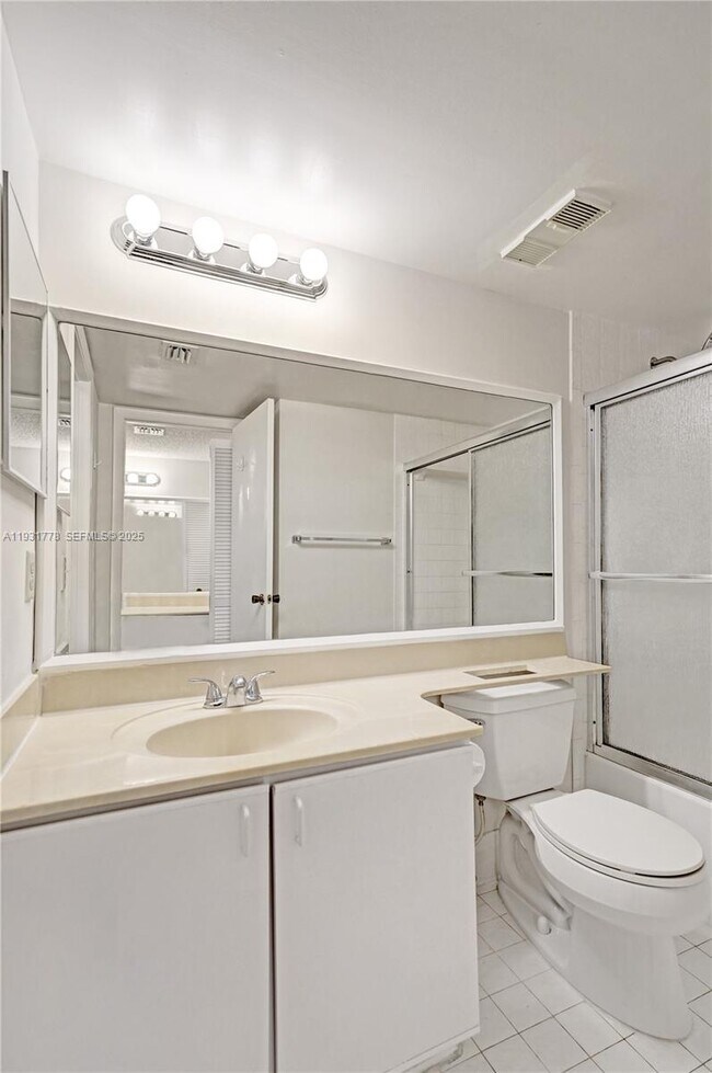 Building Photo - 9901 Westview Dr