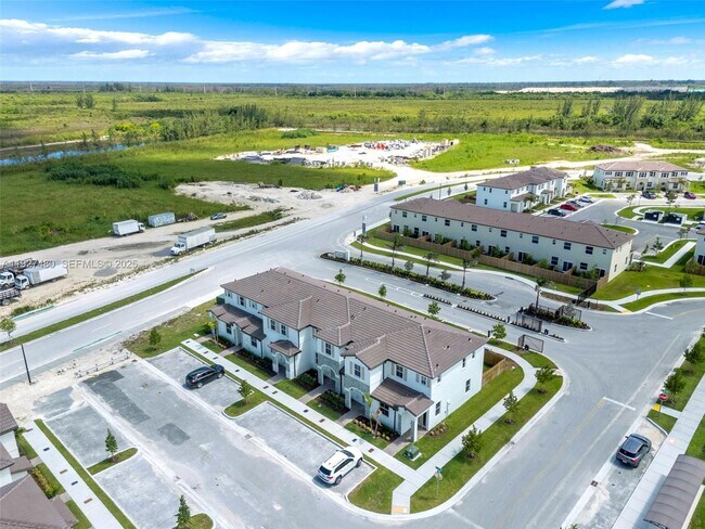 Building Photo - 2665 SE 28th St