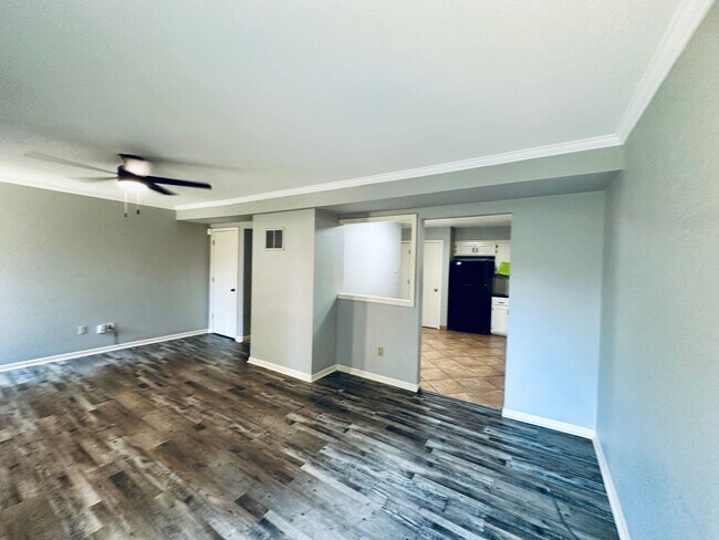 Building Photo - {1423} Updated Townhome + Two Car Garage + Fenced Yard + Lawncare Included