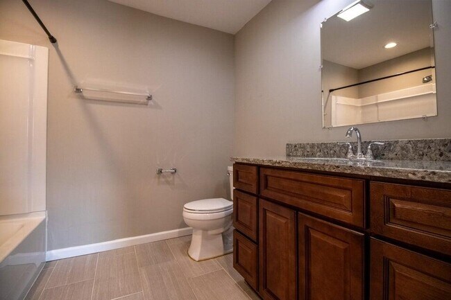 Building Photo - 570 Wabash St