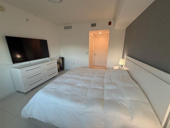 Building Photo - 7661 NW 107th Ave