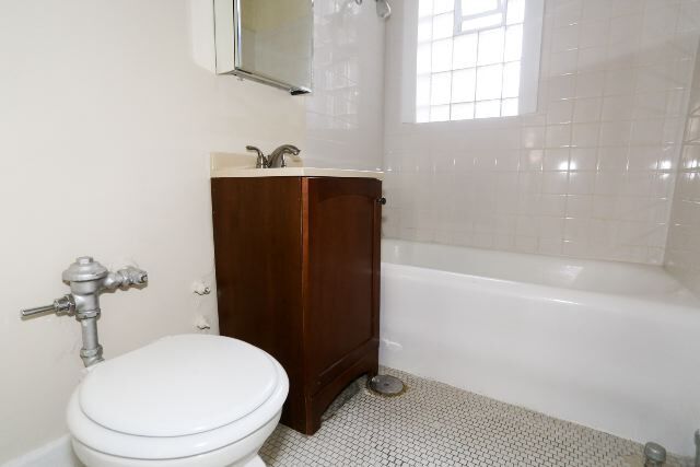 Building Photo - 4619 N Paulina St