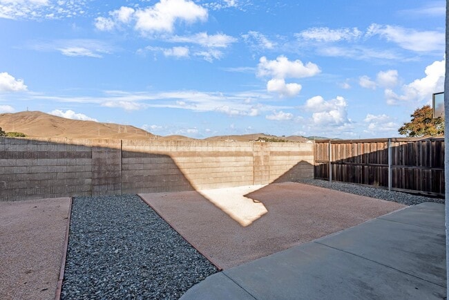 Building Photo - 533 Channel Ct