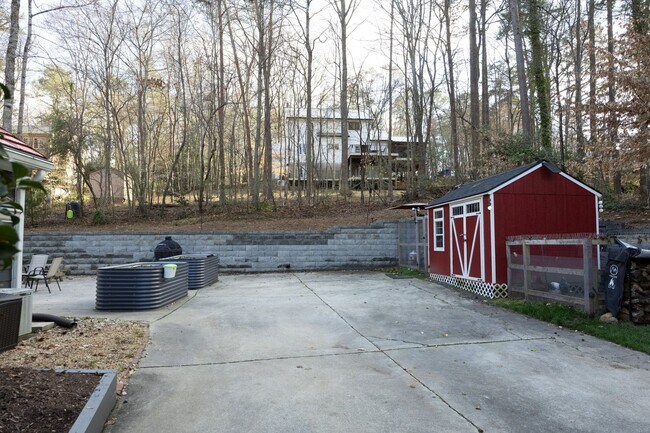 Building Photo - Beautifully renovated large home in CHCCS school district! Available mid-June!
