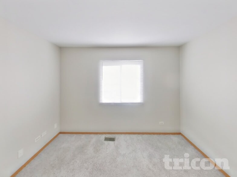 Building Photo - 1331 Fairfield Ct