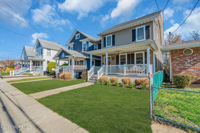 Building Photo - 510 Lareine Ave