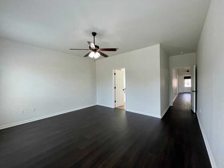 Building Photo - 15452 Oakstone Dr