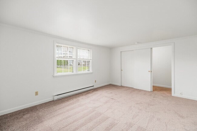 Building Photo - 138 Main St