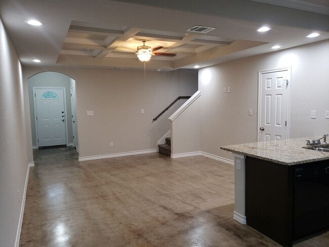 Building Photo - Town home for rent