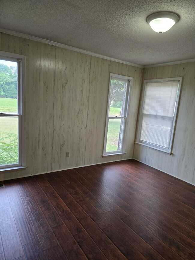Building Photo - 401 Pecan St
