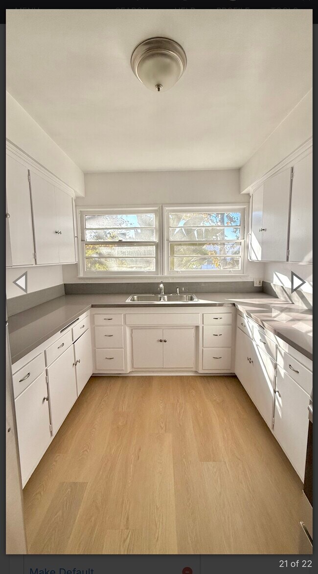 Building Photo - 200 S Sycamore Ave