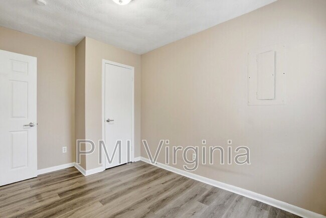 Building Photo - 1109 Hillside Ave
