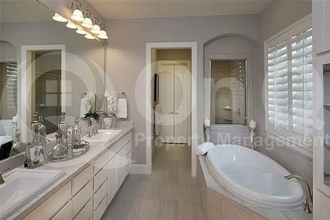 Building Photo - 1208 Damsel Caitlyn Dr