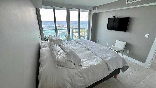 Building Photo - 333 NE 21st Ave