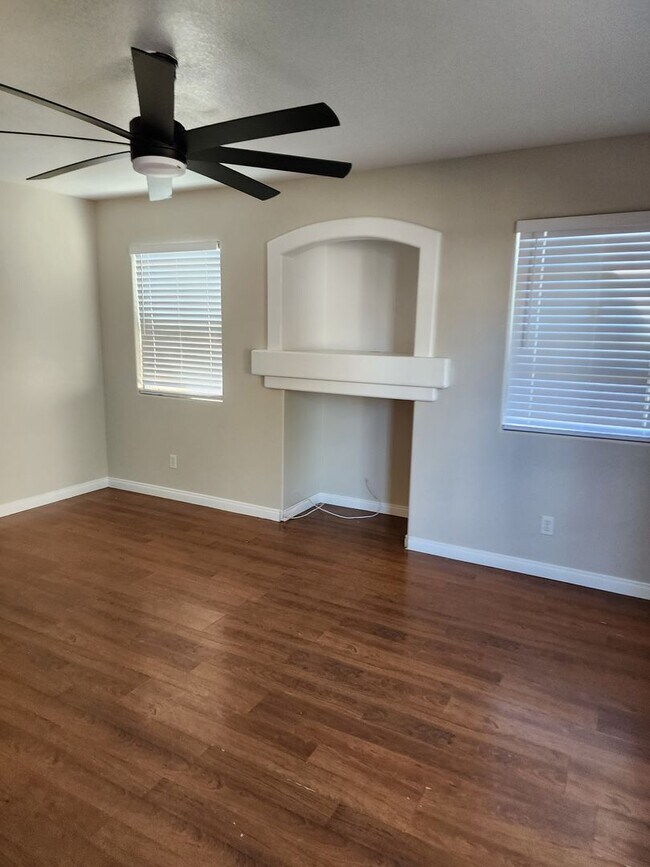 Building Photo - 4 Bedroom, 3 bath, RV parking Separate yard home