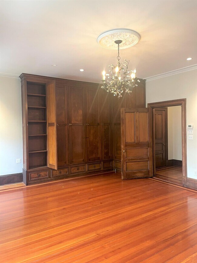 Building Photo - 370 Marlborough St