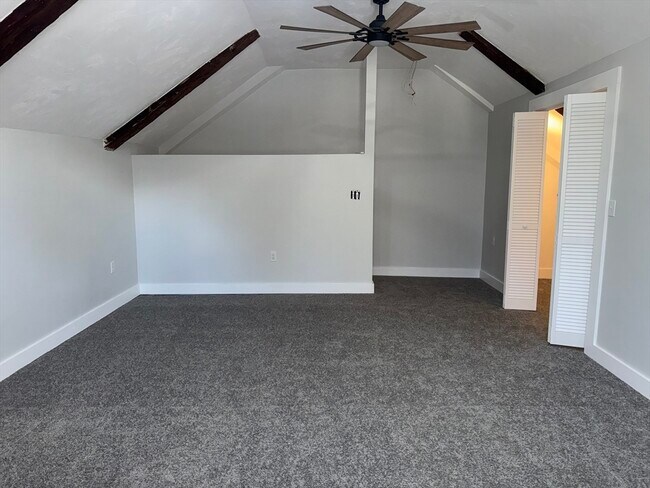 Building Photo - 25 Pine St