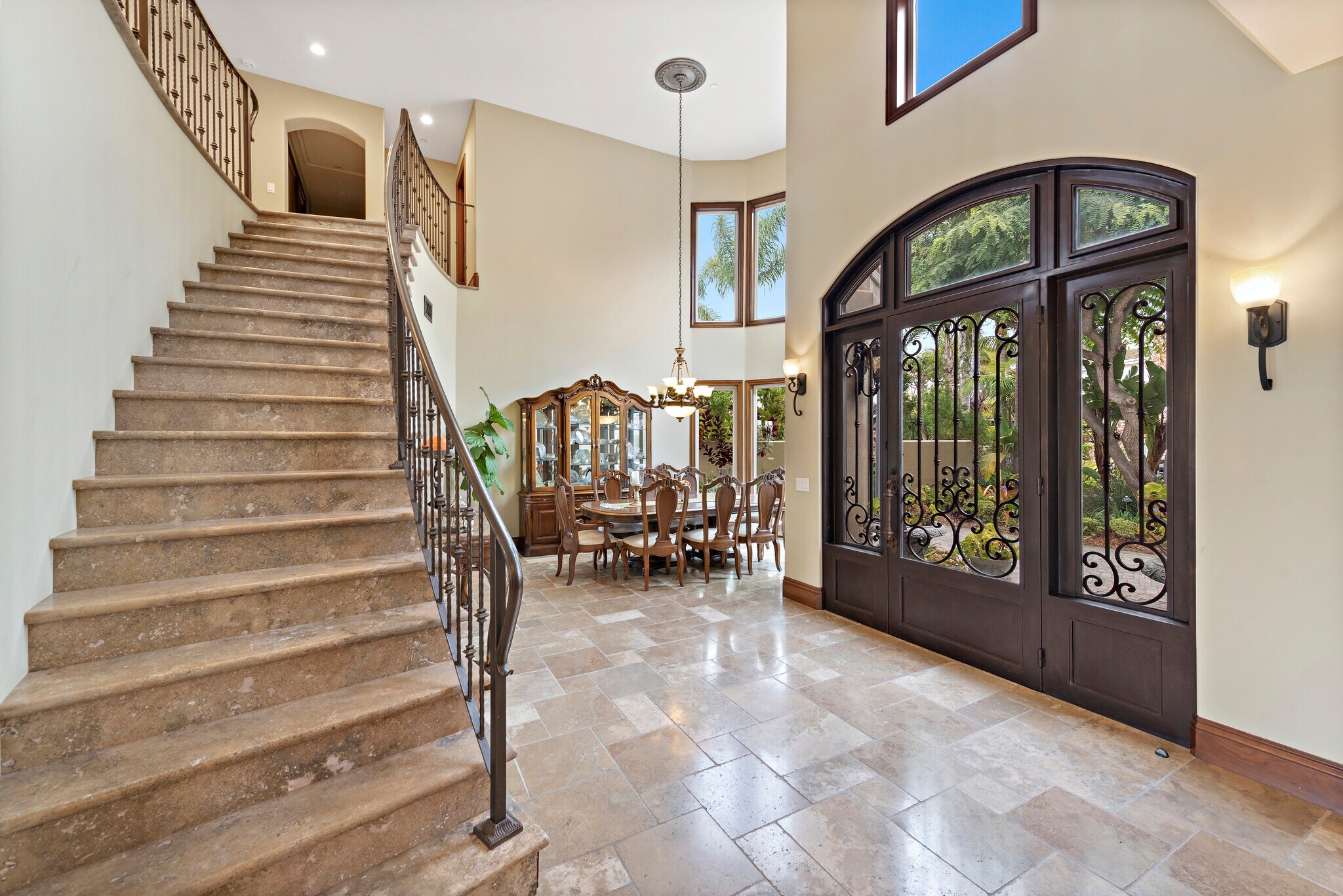 Building Photo - 3811 Vista Blanca