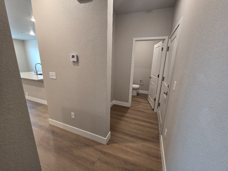 Building Photo - 4824 River Roads Dr