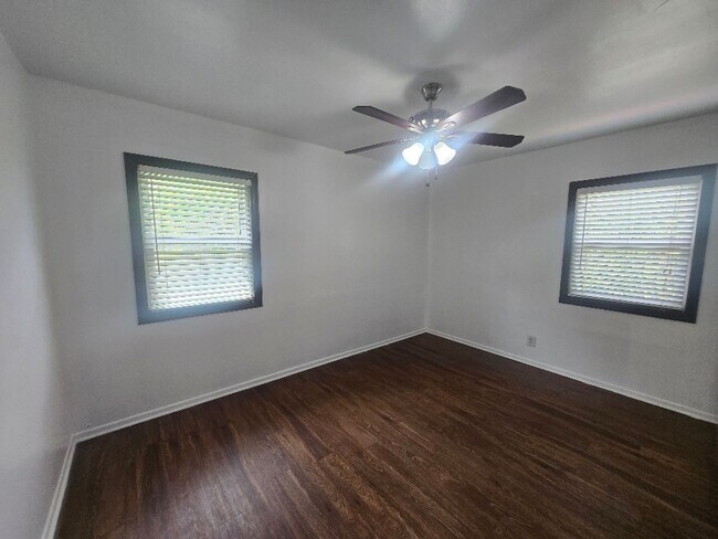 Building Photo - 2 Bedroom in La Crescenta