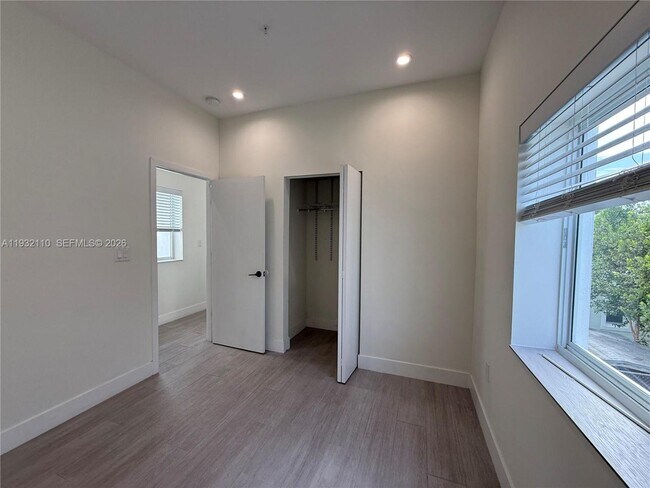 Building Photo - 1786 SW 9th St