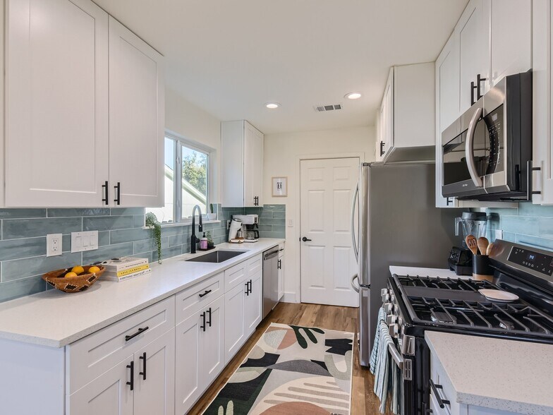 Building Photo - 3205 Kittyhawk Cv