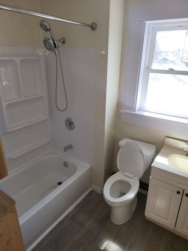 Building Photo - 327-329 6th Ave