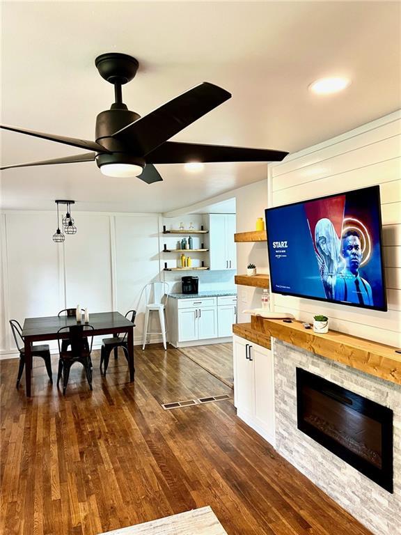 Building Photo - 695 Kennesaw Dr