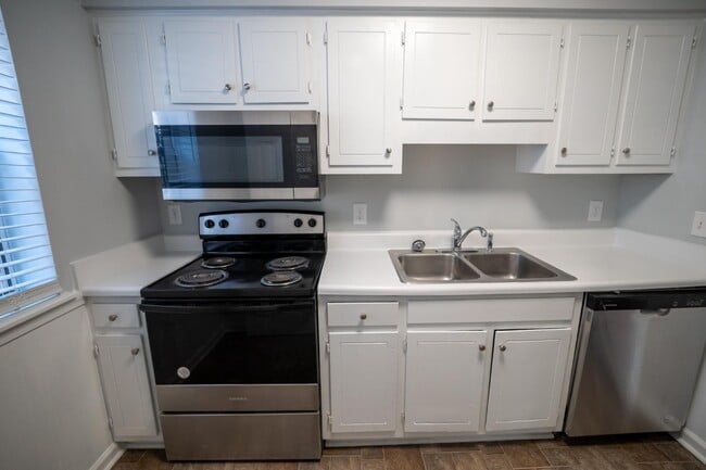 Building Photo - 944 Bonham Ave