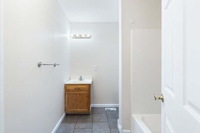 Building Photo - 182 Megan Ln