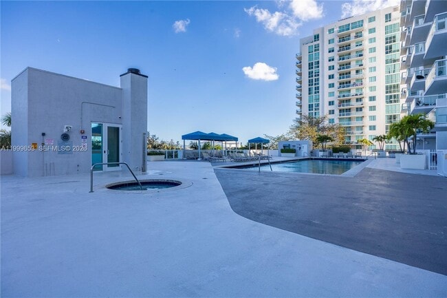 Building Photo - 1861 NW S River Dr