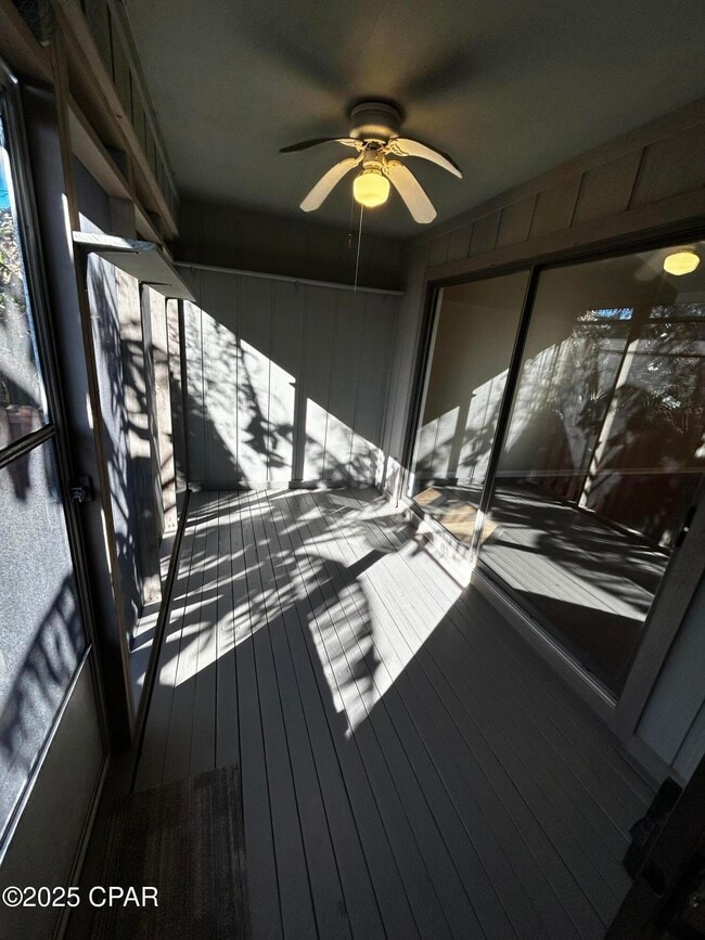 Building Photo - 1005 11th Ct