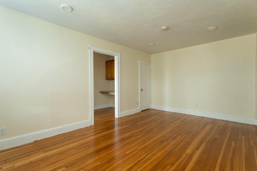 Building Photo - 140 Highland Ave