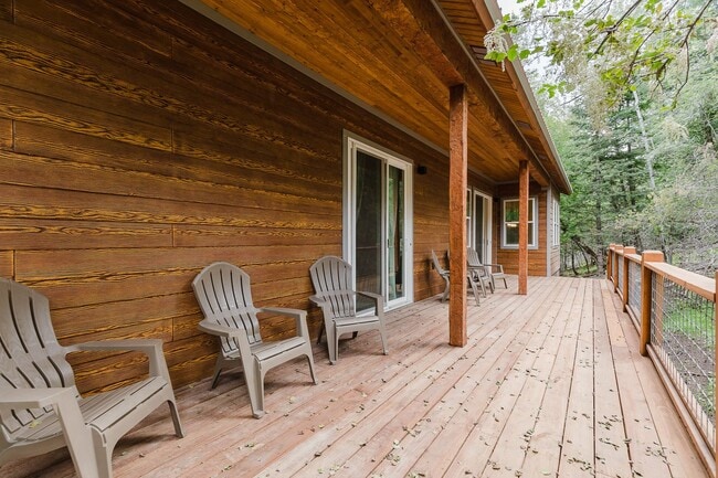 Building Photo - Beautiful New Construction Mountain Retreat