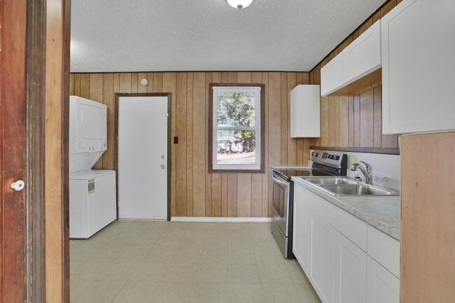 Building Photo - 2 Bedroom Duplex in Jacksonville