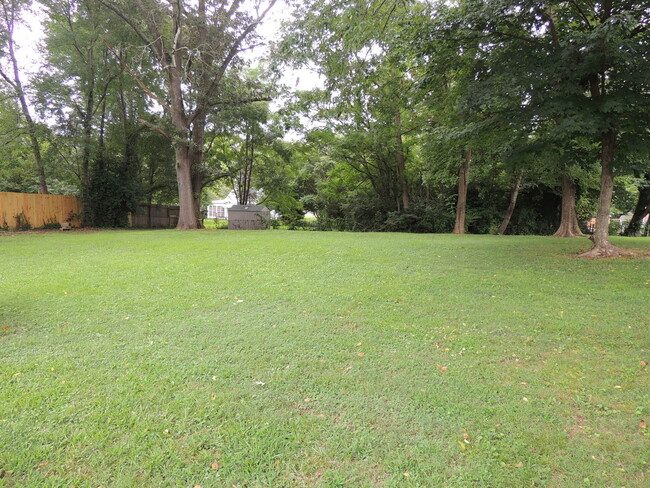 Building Photo - 2 Bed, 1 Bath house w/ large level yard an...