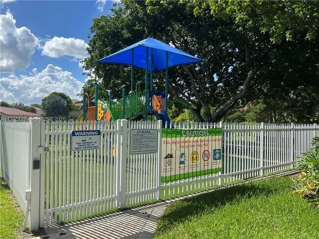 Building Photo - 15686 NW 12th Manor