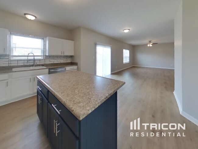 Building Photo - 1618 Huntzinger Blvd