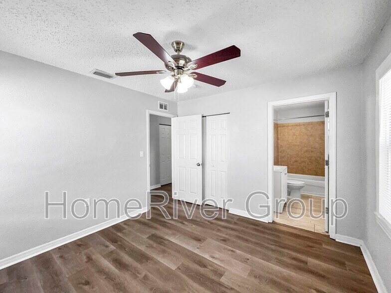 Building Photo - 3110 W Hartnett Ave