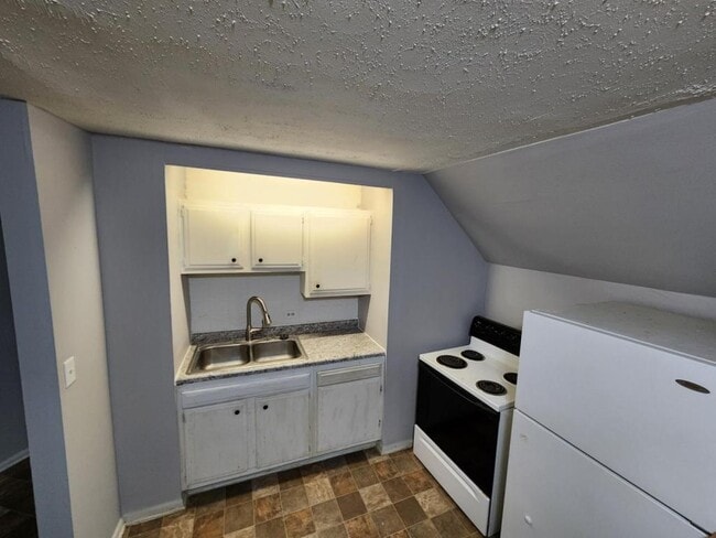 Primary Photo - 460 Rose Ln NE