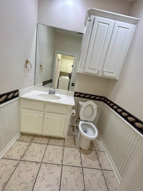 Half bath - 806 Torribrooke Ln