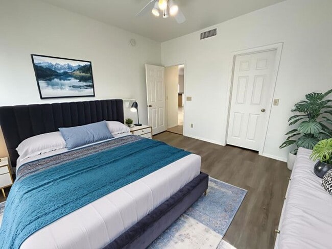Building Photo - Convenient Eastside location on cul-de-sac