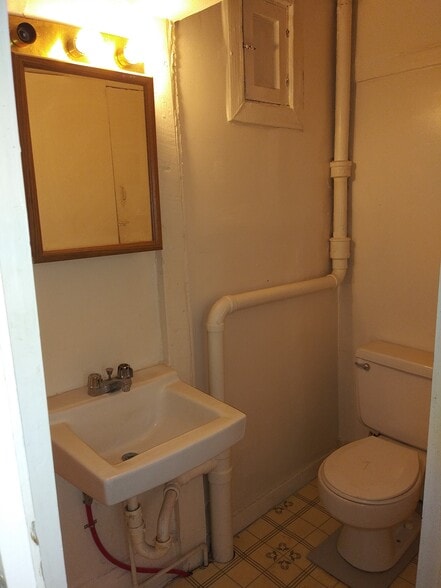 Building Photo - 2232 Ravine St