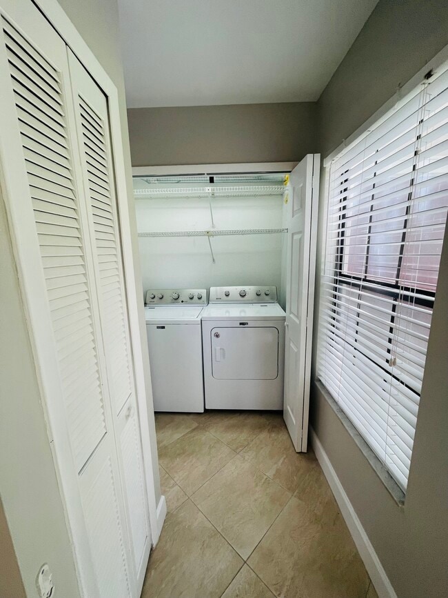 Building Photo - 606 Casa Park L Ct