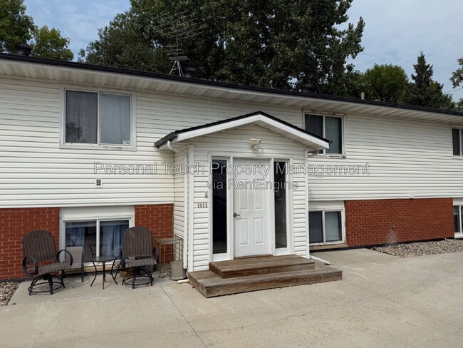 Building Photo - 420 5th Ave E
