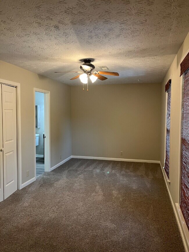Building Photo - "Charming 2-Bed, 2.5-Bath Townhouse Retreat in Nashville - 1,242 Sq. Ft. of Comfort!" Lawn Care I...