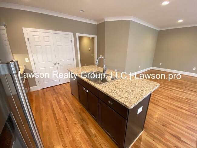 Building Photo - Craftsman Style One Level Living in Southw...