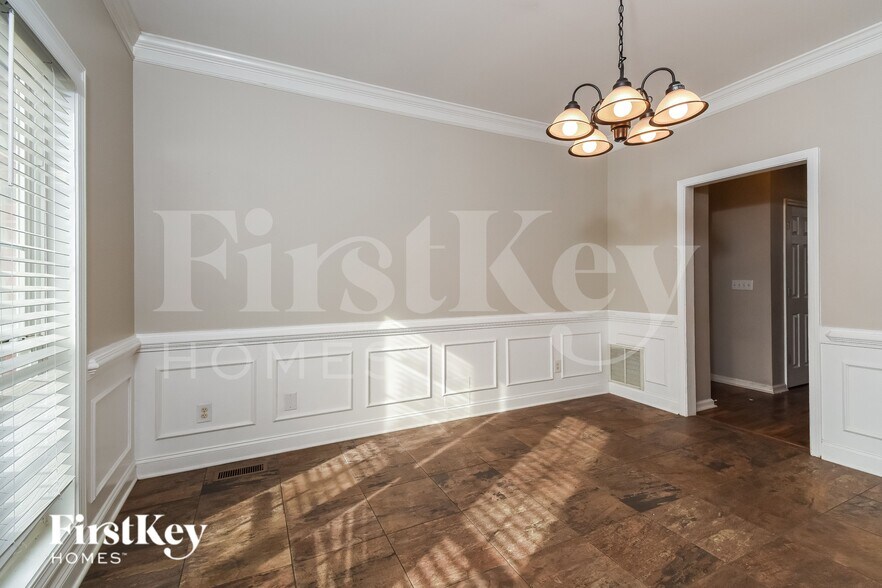 Building Photo - 47 Camelot Ct