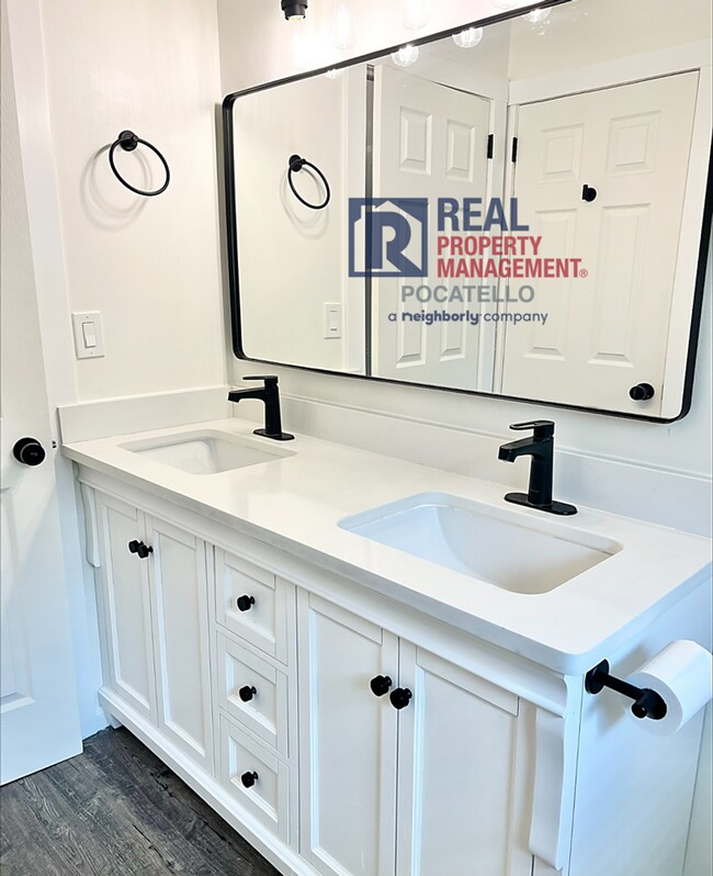 Building Photo - 1921 Monte Vista Dr